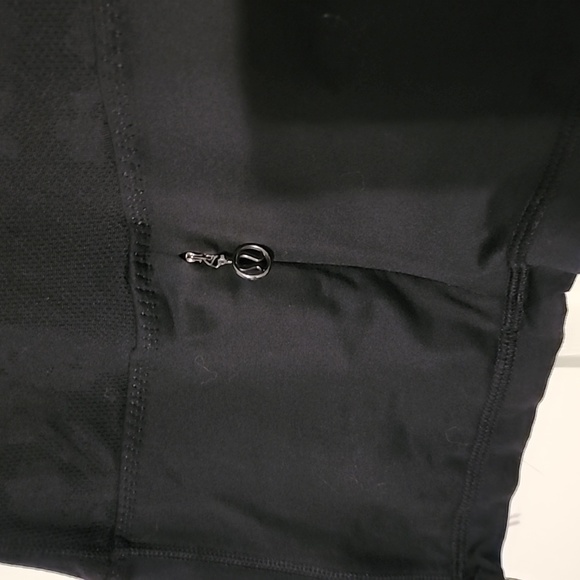 Lululemon Black Yoga Jogging Top w Pocket - Picture 4 of 4